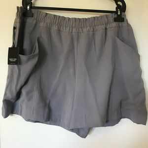 Simply Vera Wang paperbag waist shorts. SZ 3X NWT.